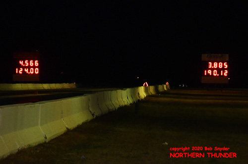 Scoreboard (left side) 
4.566 - 124.00 (Kinsley) (right side) 3.885 - 190.12 (Singleton)